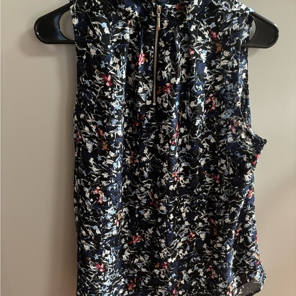 White House Black Market Top Womens 8 Black Blue Floral Neck Cutout Flowy Artsy - Picture 4 of 5